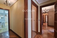 Vivienda Señorial Con Vistas a la Plaza Móyúa Para Reformar
