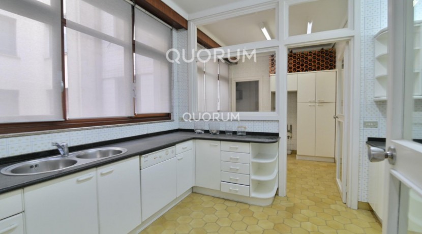 Vivienda Señorial Con Vistas a la Plaza Móyúa Para Reformar