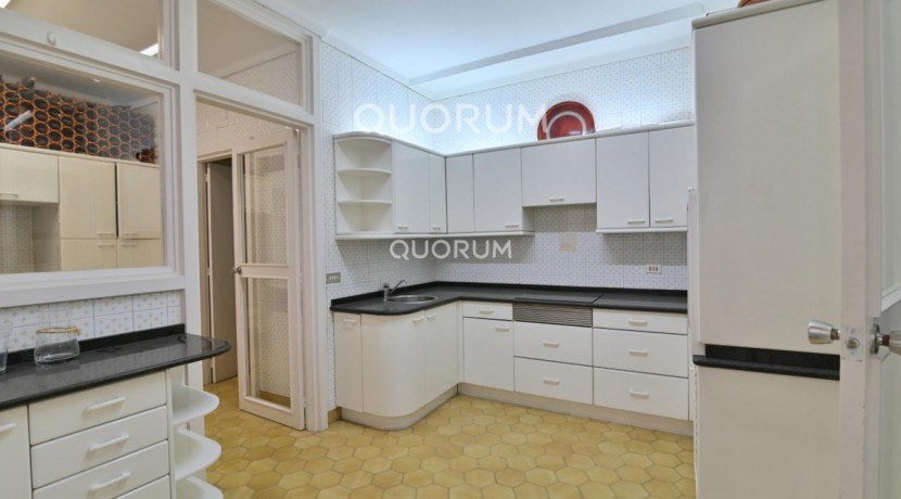 Vivienda Señorial Con Vistas a la Plaza Móyúa Para Reformar