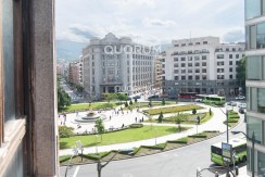 Vivienda Señorial Con Vistas a la Plaza Móyúa Para Reformar