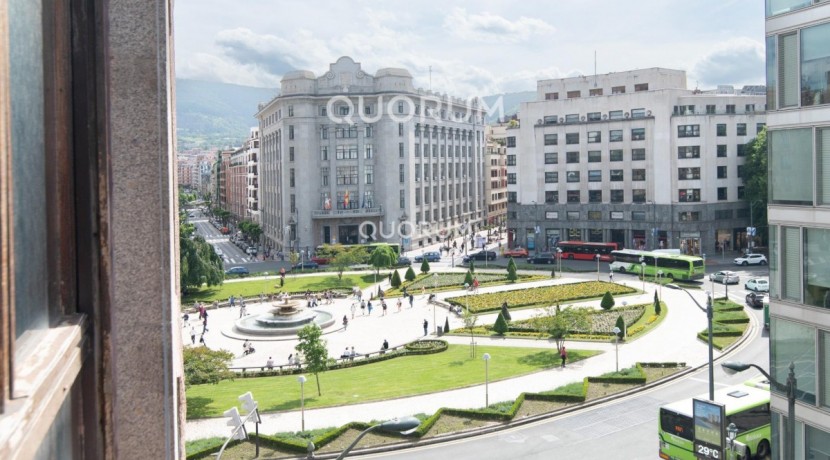 Vivienda Señorial Con Vistas a la Plaza Móyúa Para Reformar