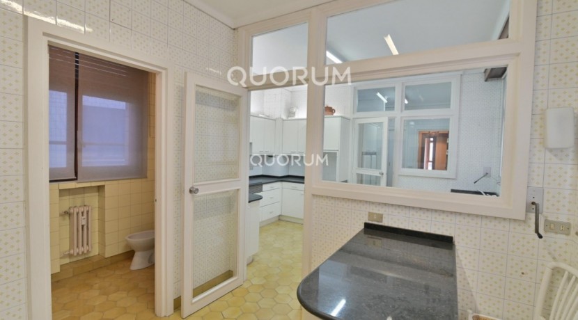 Vivienda Señorial Con Vistas a la Plaza Móyúa Para Reformar