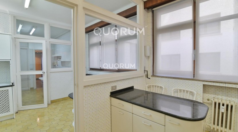Vivienda Señorial Con Vistas a la Plaza Móyúa Para Reformar