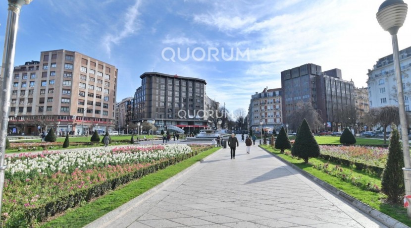 Vivienda Señorial Con Vistas a la Plaza Móyúa Para Reformar