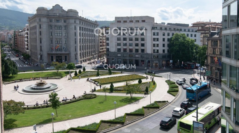 Vivienda Señorial Con Vistas a la Plaza Móyúa Para Reformar