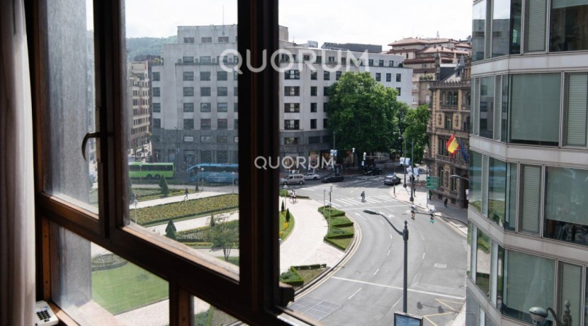 Vivienda Señorial Con Vistas a la Plaza Móyúa Para Reformar