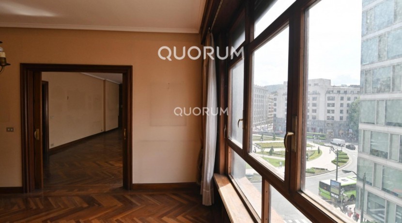 Vivienda Señorial Con Vistas a la Plaza Móyúa Para Reformar