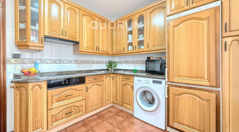 Adosado PARA ENTRAR A VIVIR De 4 Dorm. y 3 Baños Con Amplia Terraza y Garaje En Zona San Miguel