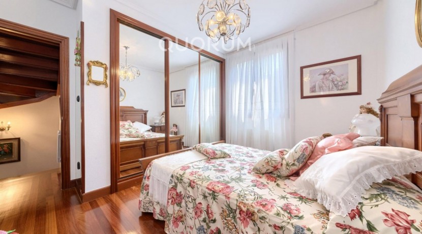 Adosado PARA ENTRAR A VIVIR De 4 Dorm. y 3 Baños Con Amplia Terraza y Garaje En Zona San Miguel