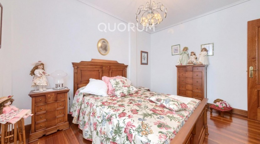 Adosado PARA ENTRAR A VIVIR De 4 Dorm. y 3 Baños Con Amplia Terraza y Garaje En Zona San Miguel