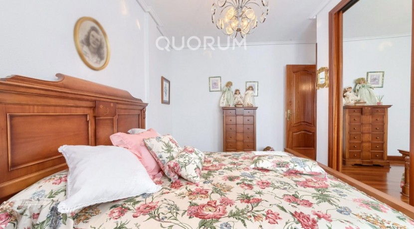 Adosado PARA ENTRAR A VIVIR De 4 Dorm. y 3 Baños Con Amplia Terraza y Garaje En Zona San Miguel