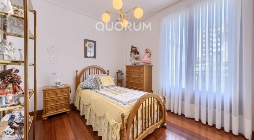 Adosado PARA ENTRAR A VIVIR De 4 Dorm. y 3 Baños Con Amplia Terraza y Garaje En Zona San Miguel