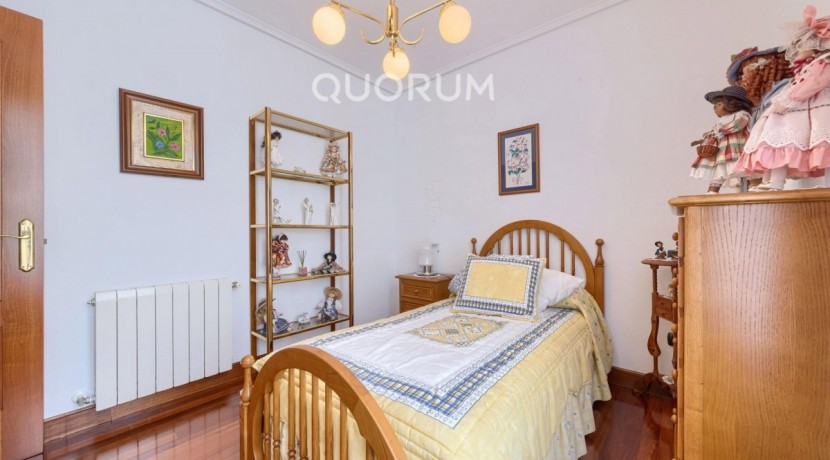 Adosado PARA ENTRAR A VIVIR De 4 Dorm. y 3 Baños Con Amplia Terraza y Garaje En Zona San Miguel