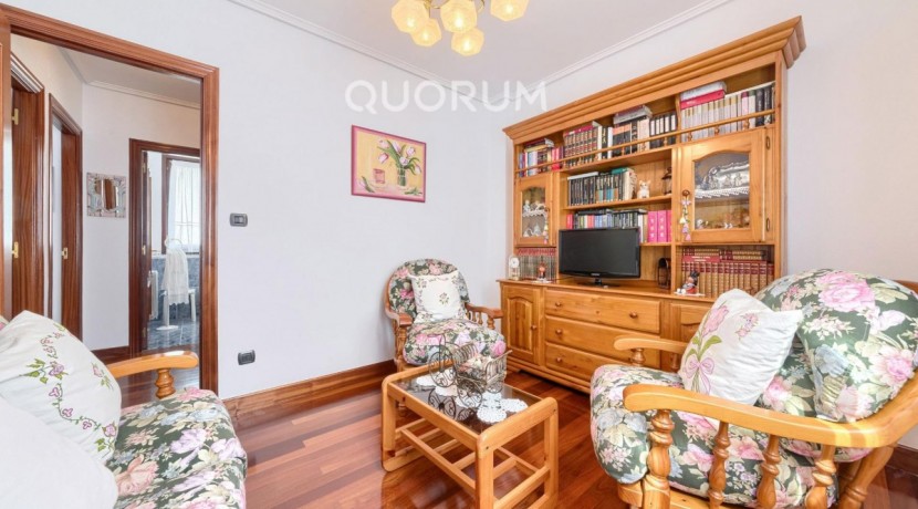 Adosado PARA ENTRAR A VIVIR De 4 Dorm. y 3 Baños Con Amplia Terraza y Garaje En Zona San Miguel