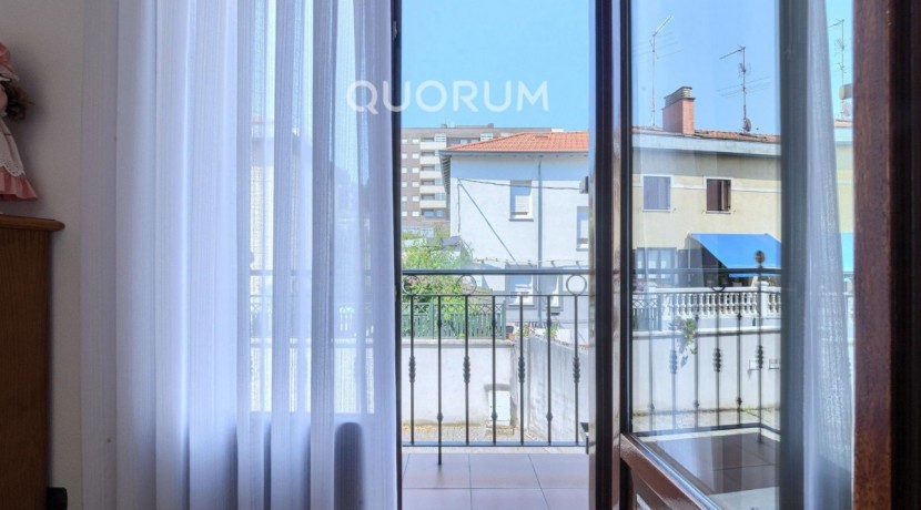 Adosado PARA ENTRAR A VIVIR De 4 Dorm. y 3 Baños Con Amplia Terraza y Garaje En Zona San Miguel