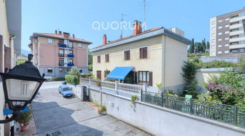 Adosado PARA ENTRAR A VIVIR De 4 Dorm. y 3 Baños Con Amplia Terraza y Garaje En Zona San Miguel