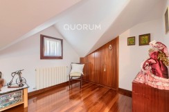 Adosado PARA ENTRAR A VIVIR De 4 Dorm. y 3 Baños Con Amplia Terraza y Garaje En Zona San Miguel