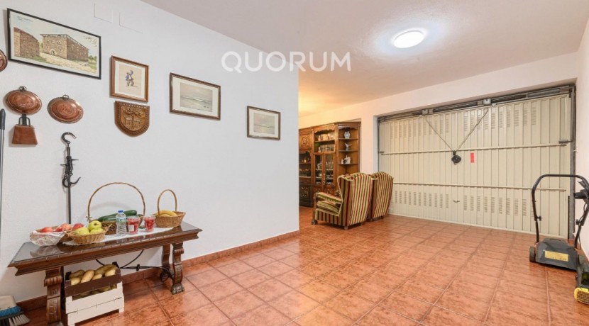 Adosado PARA ENTRAR A VIVIR De 4 Dorm. y 3 Baños Con Amplia Terraza y Garaje En Zona San Miguel