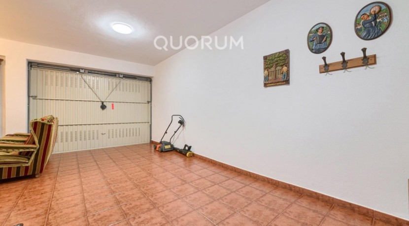 Adosado PARA ENTRAR A VIVIR De 4 Dorm. y 3 Baños Con Amplia Terraza y Garaje En Zona San Miguel