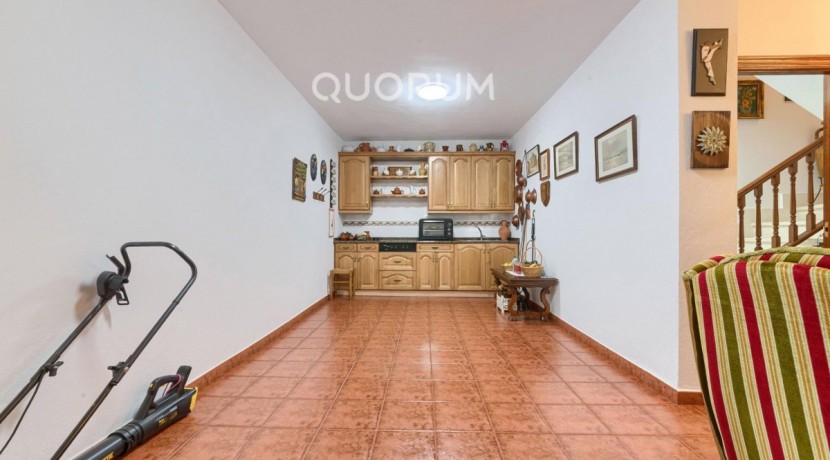 Adosado PARA ENTRAR A VIVIR De 4 Dorm. y 3 Baños Con Amplia Terraza y Garaje En Zona San Miguel