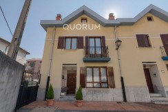 Adosado PARA ENTRAR A VIVIR De 4 Dorm. y 3 Baños Con Amplia Terraza y Garaje En Zona San Miguel