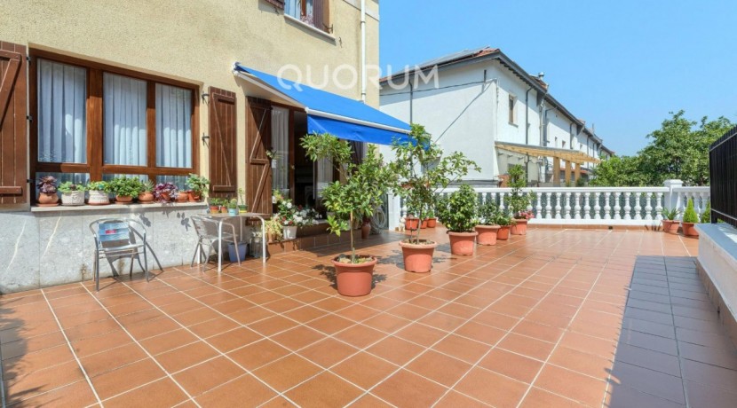 Adosado PARA ENTRAR A VIVIR De 4 Dorm. y 3 Baños Con Amplia Terraza y Garaje En Zona San Miguel