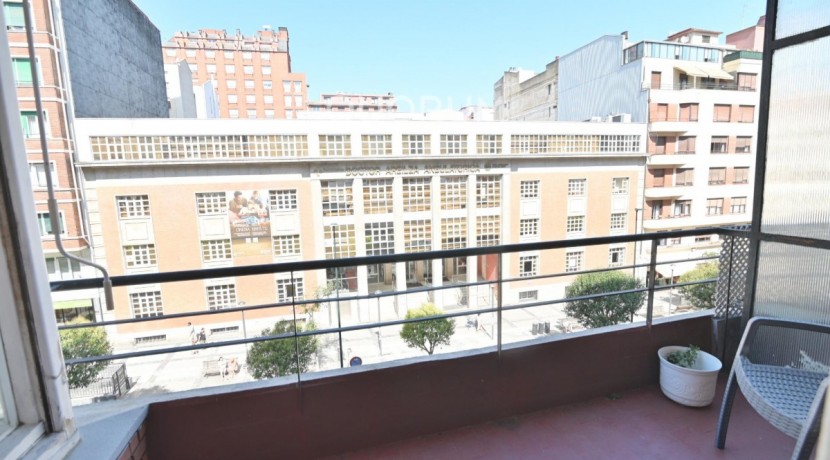 Amplia Y Céntrica Vivienda con Terraza en Doctor Areilza