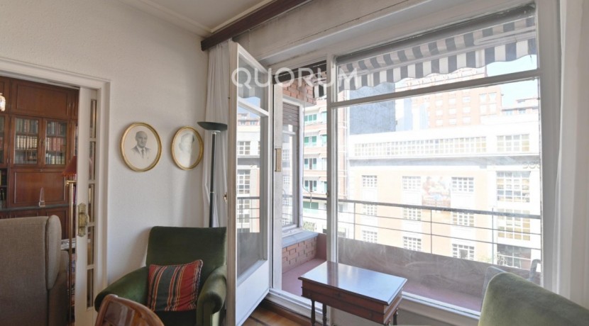 Amplia Y Céntrica Vivienda con Terraza en Doctor Areilza