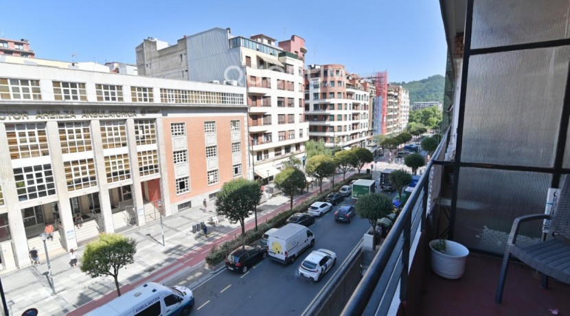Amplia Y Céntrica Vivienda con Terraza en Doctor Areilza