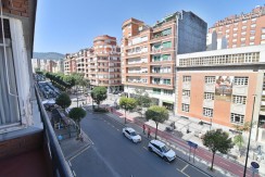 Amplia Y Céntrica Vivienda con Terraza en Doctor Areilza