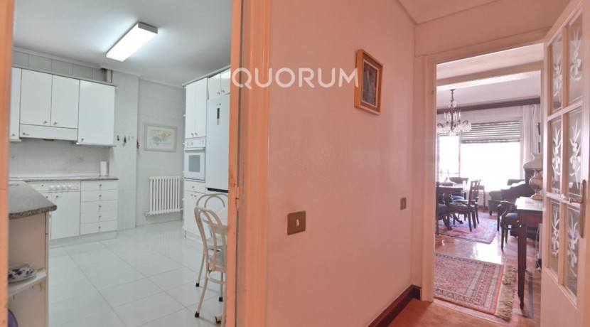 Amplia Y Céntrica Vivienda con Terraza en Doctor Areilza