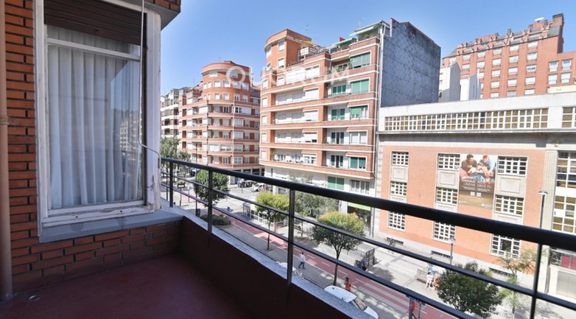 Amplia Y Céntrica Vivienda con Terraza en Doctor Areilza