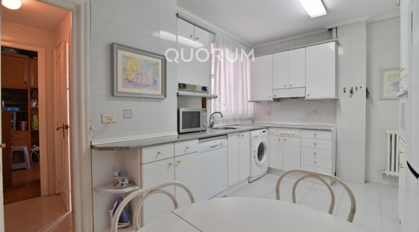 Amplia Y Céntrica Vivienda con Terraza en Doctor Areilza