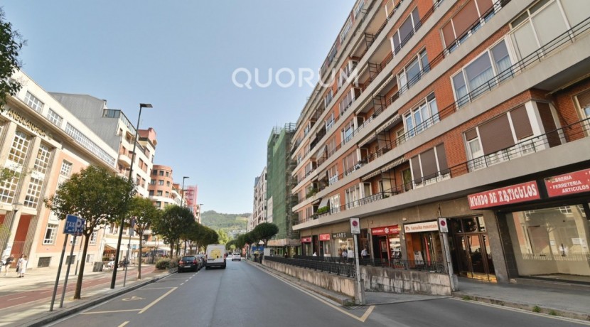 Amplia Y Céntrica Vivienda con Terraza en Doctor Areilza