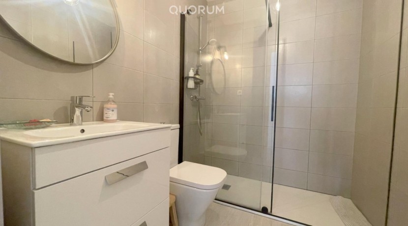 Amplio Piso Para Entrar a Vivir De 2 Habitaciones Y 2 Baños En Santutxu