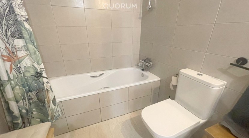 Amplio Piso Para Entrar a Vivir De 2 Habitaciones Y 2 Baños En Santutxu
