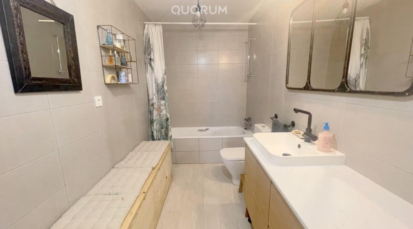Amplio Piso Para Entrar a Vivir De 2 Habitaciones Y 2 Baños En Santutxu