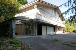 Espectacular Casa Independiente en las faldas de Ganekogorta con 6 Dorm., 2 salones, 2 cocinas, 4 baños completos, trastero, balcón, terraza y amplio garaje para dos vehículos