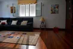 Espectacular Casa Independiente en las faldas de Ganekogorta con 6 Dorm., 2 salones, 2 cocinas, 4 baños completos, trastero, balcón, terraza y amplio garaje para dos vehículos