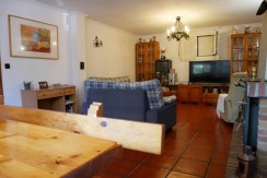 Espectacular Casa Independiente en las faldas de Ganekogorta con 6 Dorm., 2 salones, 2 cocinas, 4 baños completos, trastero, balcón, terraza y amplio garaje para dos vehículos