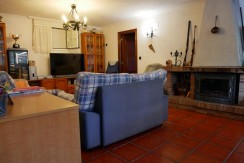 Espectacular Casa Independiente en las faldas de Ganekogorta con 6 Dorm., 2 salones, 2 cocinas, 4 baños completos, trastero, balcón, terraza y amplio garaje para dos vehículos