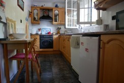 Espectacular Casa Independiente en las faldas de Ganekogorta con 6 Dorm., 2 salones, 2 cocinas, 4 baños completos, trastero, balcón, terraza y amplio garaje para dos vehículos