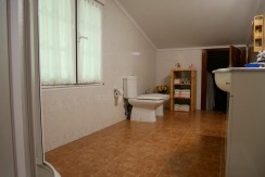 Espectacular Casa Independiente en las faldas de Ganekogorta con 6 Dorm., 2 salones, 2 cocinas, 4 baños completos, trastero, balcón, terraza y amplio garaje para dos vehículos