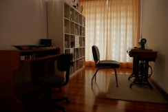 Espectacular Casa Independiente en las faldas de Ganekogorta con 6 Dorm., 2 salones, 2 cocinas, 4 baños completos, trastero, balcón, terraza y amplio garaje para dos vehículos