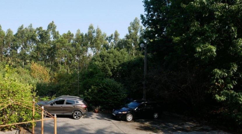 Espectacular Casa Independiente en las faldas de Ganekogorta con 6 Dorm., 2 salones, 2 cocinas, 4 baños completos, trastero, balcón, terraza y amplio garaje para dos vehículos