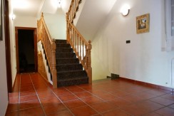 Espectacular Casa Independiente en las faldas de Ganekogorta con 6 Dorm., 2 salones, 2 cocinas, 4 baños completos, trastero, balcón, terraza y amplio garaje para dos vehículos