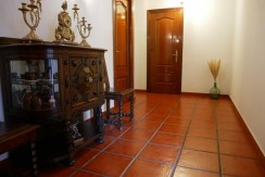 Espectacular Casa Independiente en las faldas de Ganekogorta con 6 Dorm., 2 salones, 2 cocinas, 4 baños completos, trastero, balcón, terraza y amplio garaje para dos vehículos