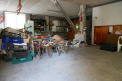 Espectacular Casa Independiente en las faldas de Ganekogorta con 6 Dorm., 2 salones, 2 cocinas, 4 baños completos, trastero, balcón, terraza y amplio garaje para dos vehículos