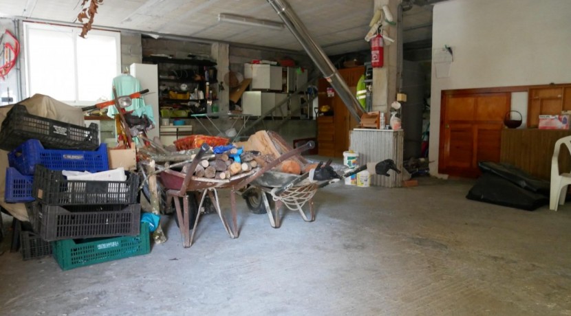 Espectacular Casa Independiente en las faldas de Ganekogorta con 6 Dorm., 2 salones, 2 cocinas, 4 baños completos, trastero, balcón, terraza y amplio garaje para dos vehículos