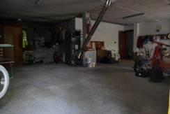 Espectacular Casa Independiente en las faldas de Ganekogorta con 6 Dorm., 2 salones, 2 cocinas, 4 baños completos, trastero, balcón, terraza y amplio garaje para dos vehículos